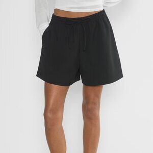 Aritzia Babaton Context Short, Size S